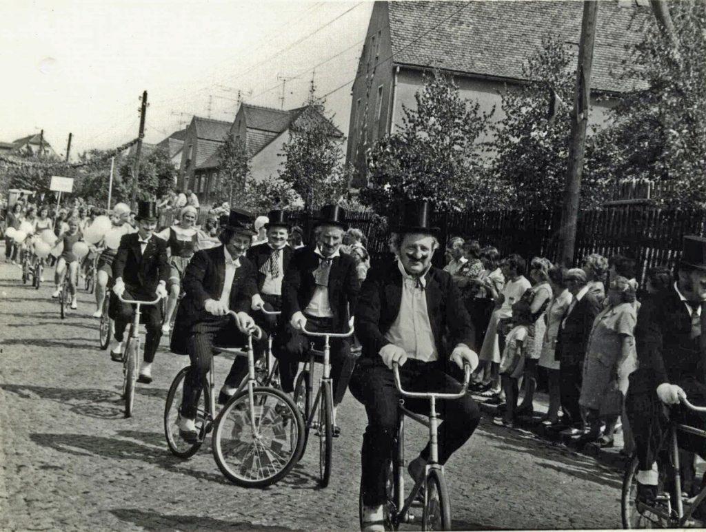 Herrenradler mit Radballrädern vorn K.H.Adler