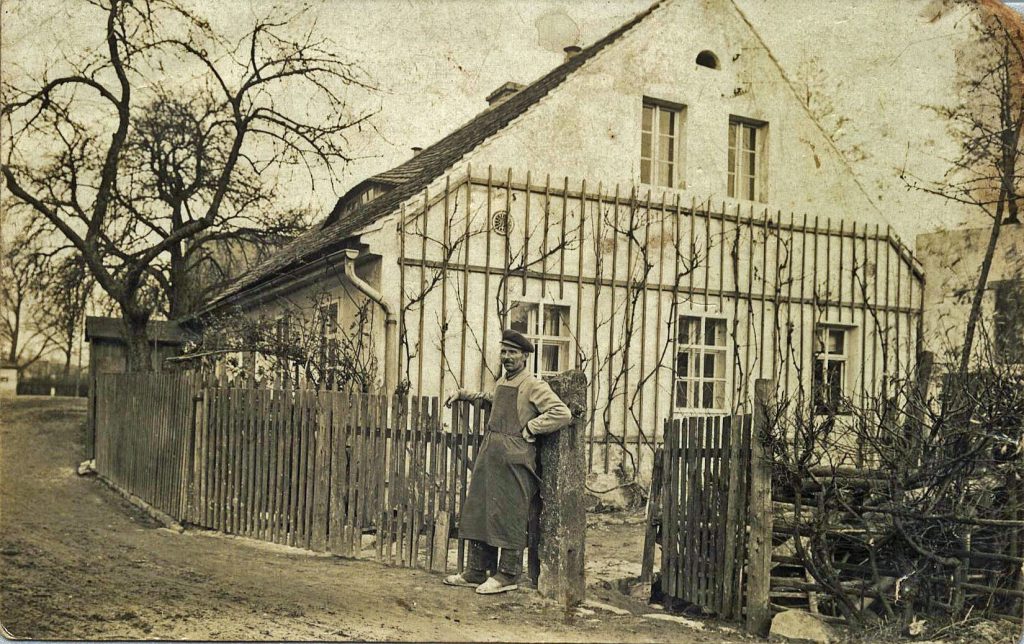 Katholing; Haus von Richard Schütze dann Otto Schütze ; links Strasse zur Schmiede bzw. Kreuzung 1930