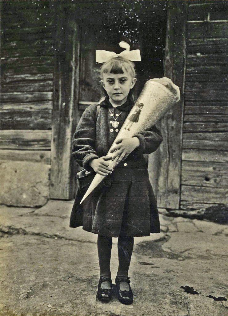 Nicolaus Agnes Schuleingang 1916